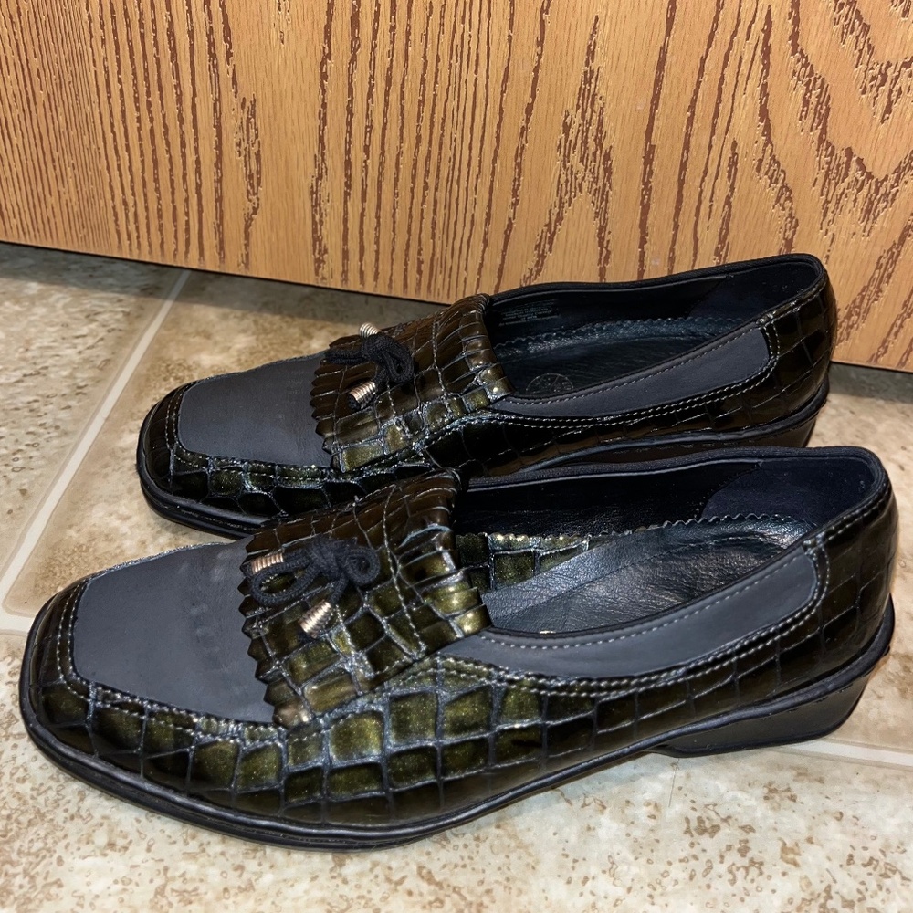 ara Women’s Green Croc Embossed Leather Loafers Sz-6